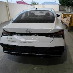 Hyundai Elantra 2025