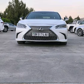 Lexus ES 2019