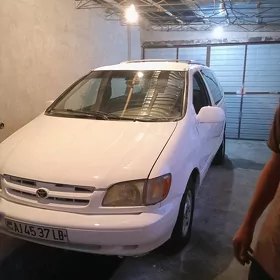 Toyota Sienna 1998