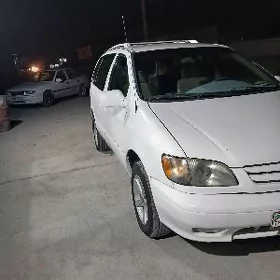 Toyota Sienna 2003