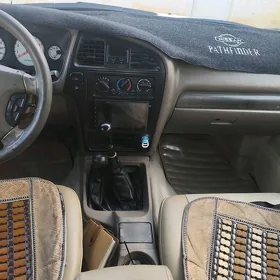 Nissan Pathfinder 2002