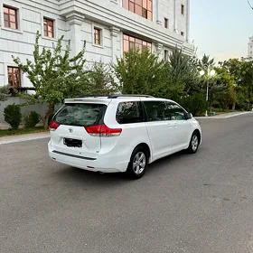 Toyota Sienna 2011