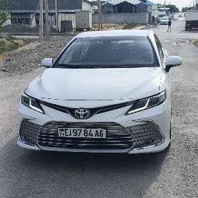 Toyota Camry Hybrid 2021
