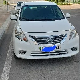 Nissan Versa 2012