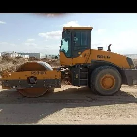 SDLG RS 8180 2020