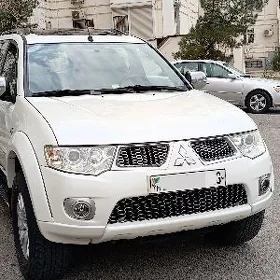 Mitsubishi Pajero 2012