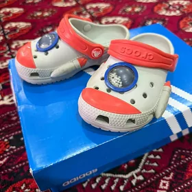 Детские шлепки crocs