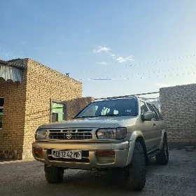 Nissan Pathfinder 1996