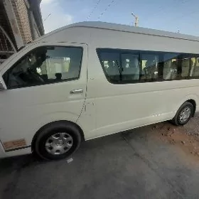 Toyota Hiace 2009