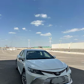 Toyota Camry 2019