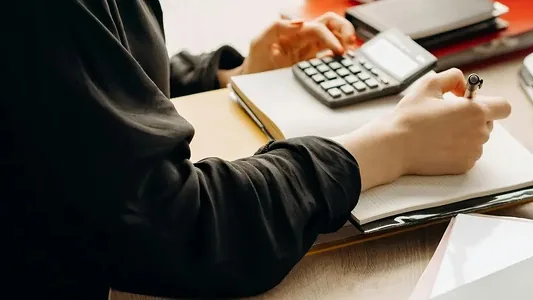 В Казахстане предупредили о возможном сокращении до 400 тыс. рабочих мест из-за ИИ