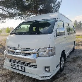 Toyota Hiace 2010