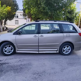 Toyota Sienna 2010