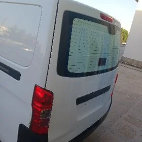 NISSAN URVAN 2023