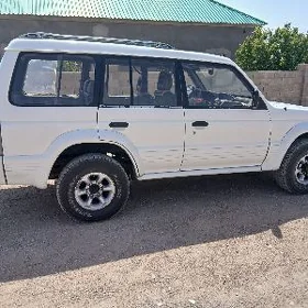 Mitsubishi Montero 1995