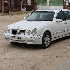 Mercedes-Benz E320 2001