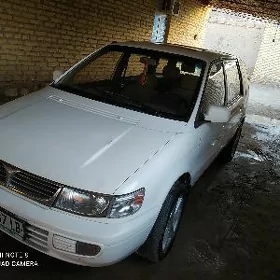 Mitsubishi RVR 1995