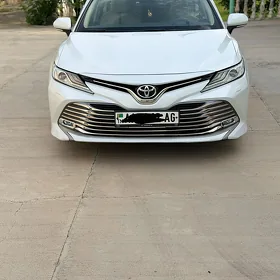 Toyota Camry 2019