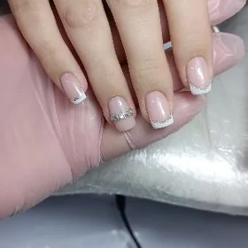 Naraşiwiniýa Dyrnak salon Mani