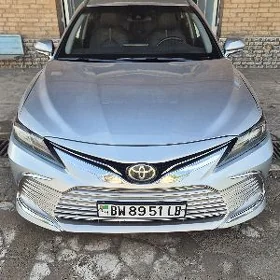 Toyota Camry 2021