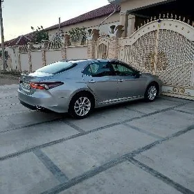 Toyota Camry 2021