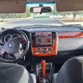 Nissan Versa 2010