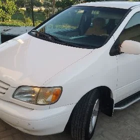 Toyota Sienna 1999