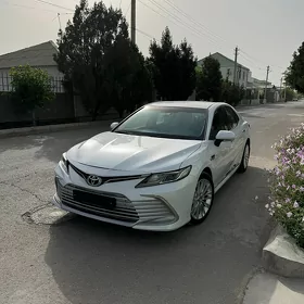 Toyota Camry 2021