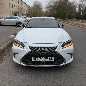 Lexus ES 300h 2021