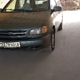 Toyota Sienna 1998