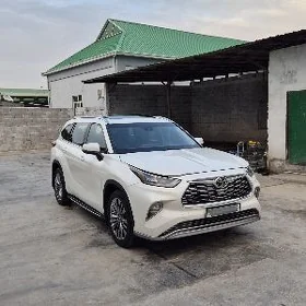 Toyota Highlander 2021