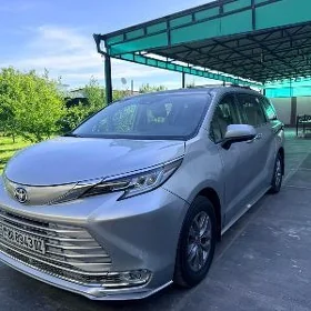Toyota Sienna 2022
