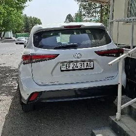 Toyota Highlander 2021