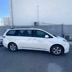 Toyota Sienna 2011