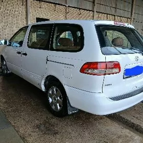 Toyota Sienna 2001