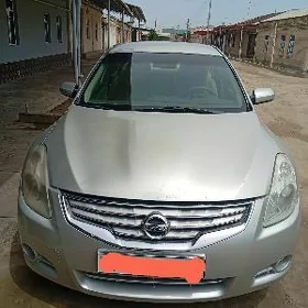 Nissan Altima 2010