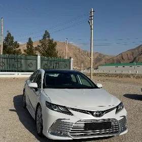 Toyota Camry 2021