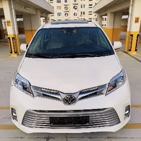Toyota Sienna 2016