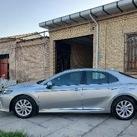 Toyota Camry 2021