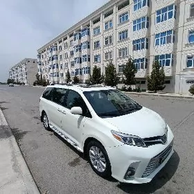 Toyota Sienna 2020