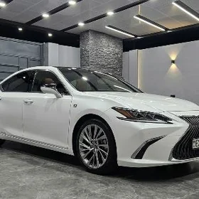 Lexus ES 2019
