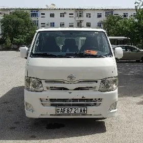 Toyota Hiace 2012