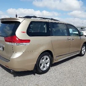 Toyota Sienna 2010