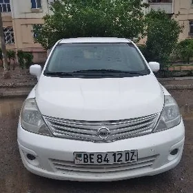 Nissan Versa 2012