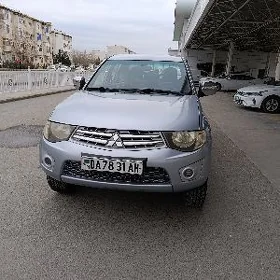 Mitsubishi L200 2012