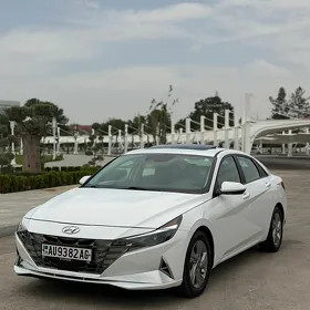 Hyundai Elantra 2022