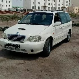 Kia Carnival 2001