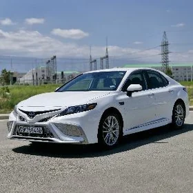 Toyota Camry 2021