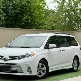Toyota Sienna 2019