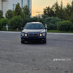 Mercedes-Benz E320 2001